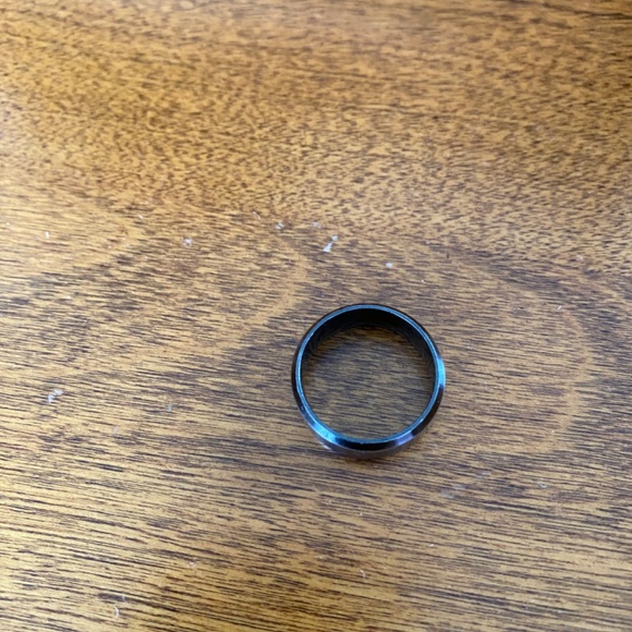 Mens wedding ring or similar type of Ring. - Picture 3 of 4